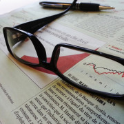 glasses-and-pen-on-a-newspaper_web